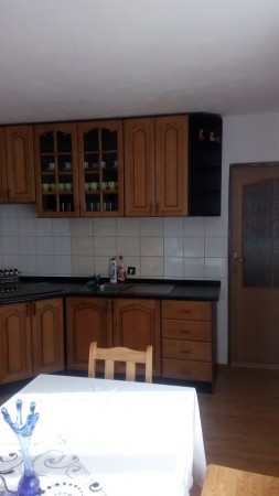 Spoločenská miestnosť s kuchyňou