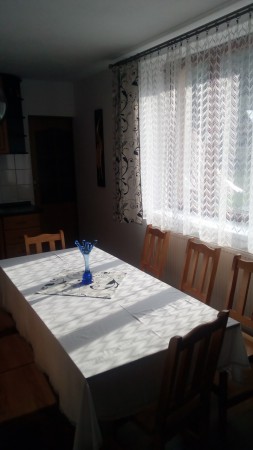 Spoločenská miestnosť s kuchyňou